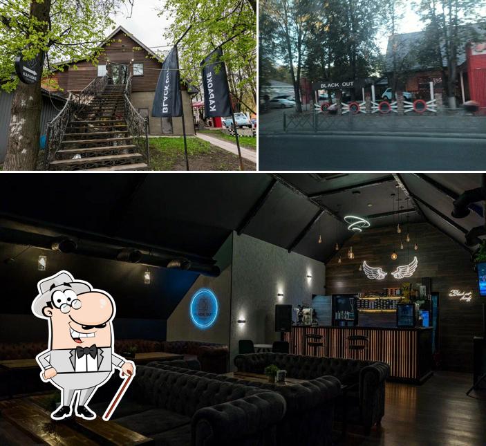 Это фото, где изображены внешнее оформление и внутреннее оформление в Black out lounge