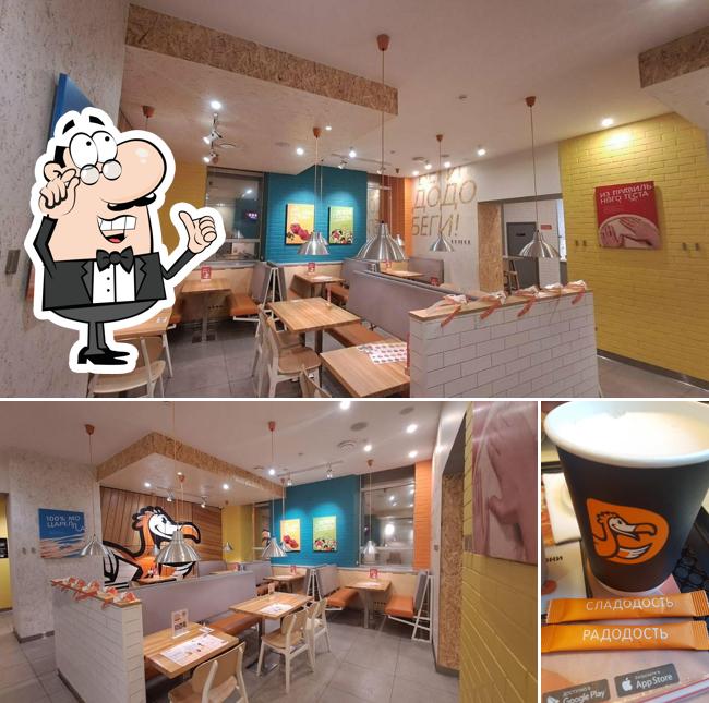 Фото, на котором видны внутреннее оформление и пиво в Додо Пицца