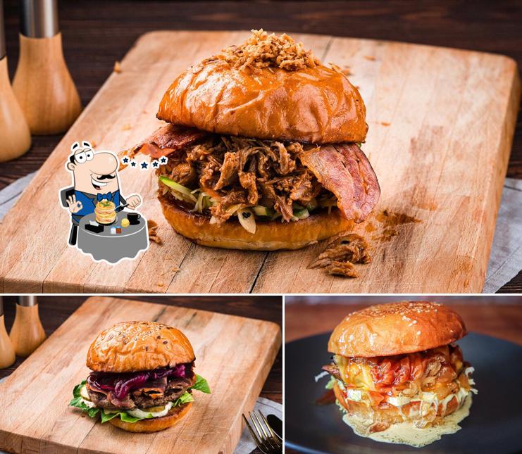 Сэндвич с рваной свининой в "Middle ground"