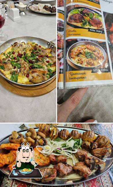Еда в "Кафе Гянджа"