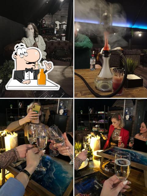 Насладитесь напитками в атмосфере "Black out lounge"