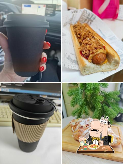 Кофе с булочкой