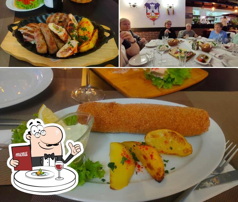 Это фотография, где изображены еда и столики в Београд