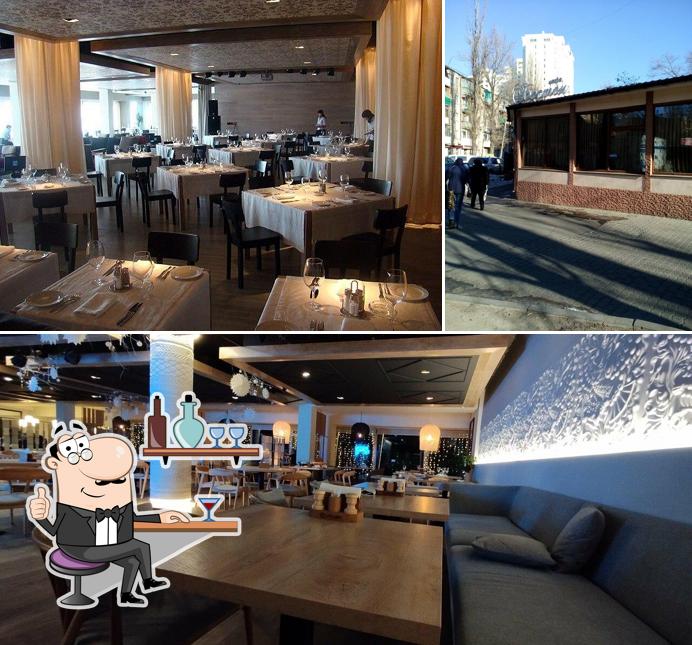 Забронируйте столик в "Волге"