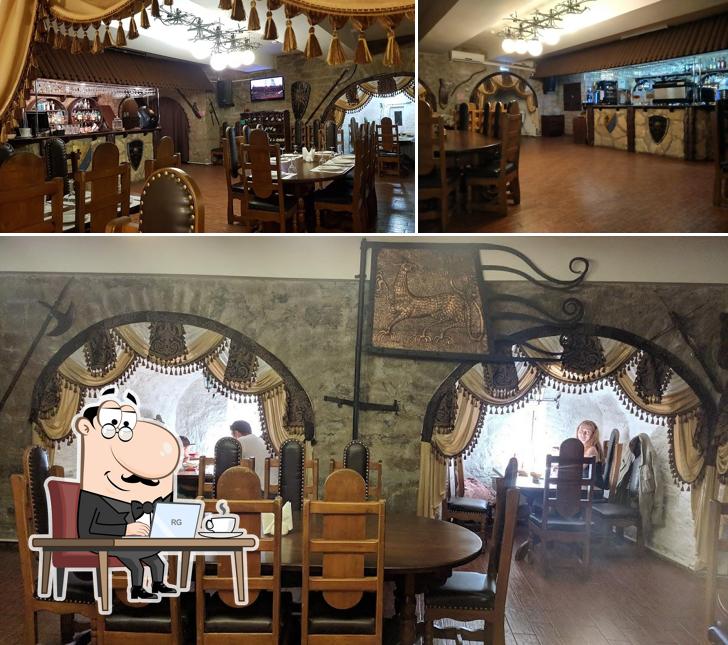 Посмотрите на внутренний интерьер "Башни"