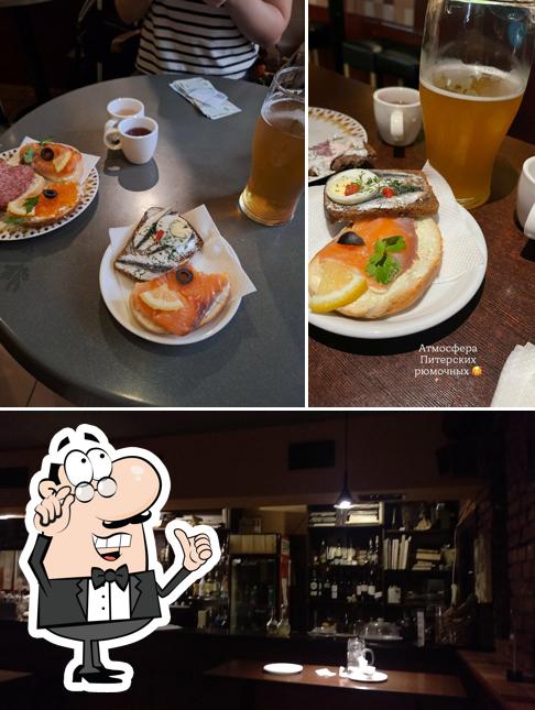 Посмотрите на внутренний интерьер "Рюмочной"