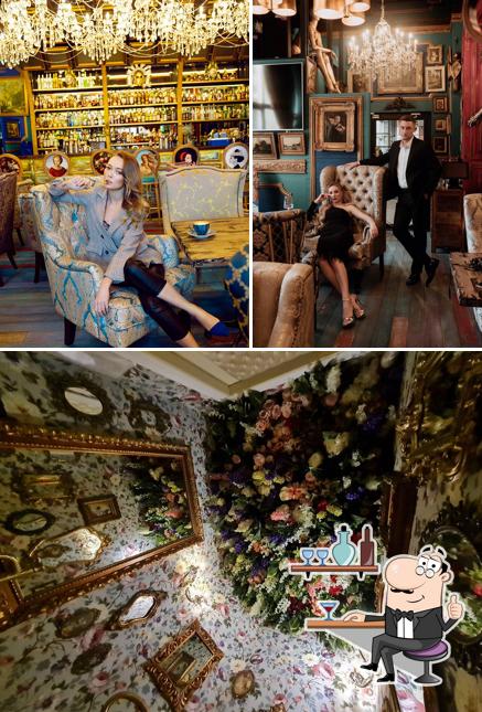 Посмотрите на внутренний интерьер "La Galleria Bar & Kitchen"