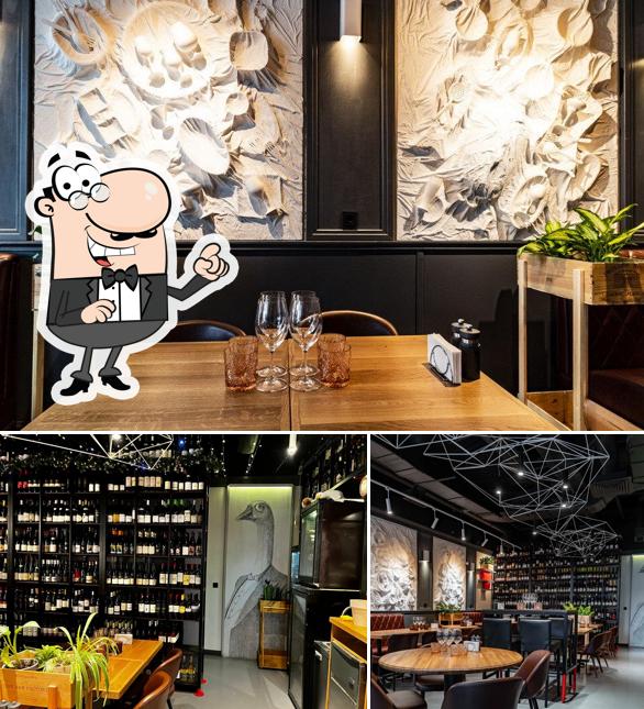 Помимо прочего, в Тот Ещё Гусь есть внутреннее оформление и столики