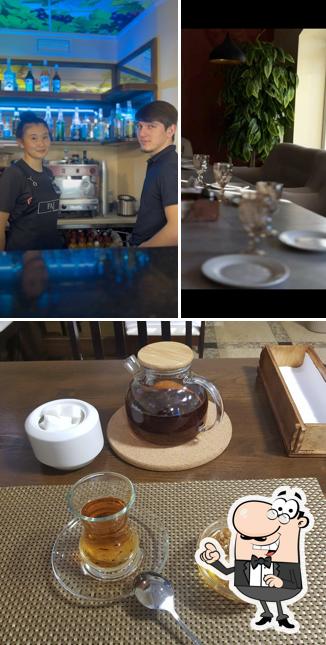 Посмотрите на внутренний интерьер "Фадж ФУД"