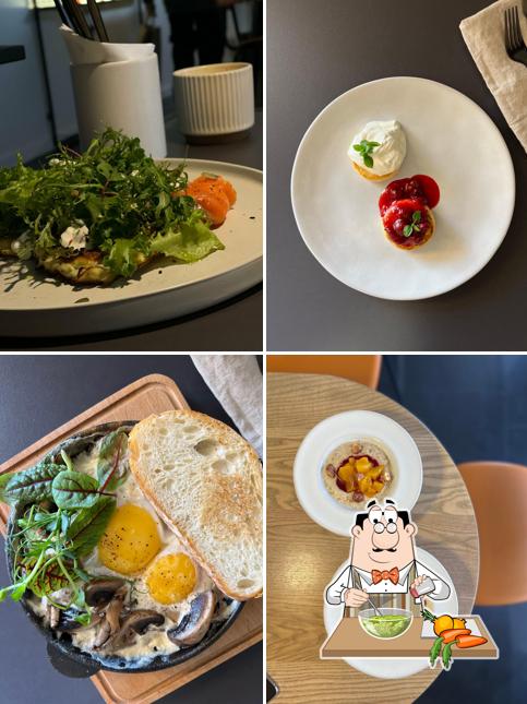 Салат из морских водорослей в "Malsha"