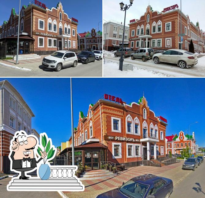 Наслаждайтесь пейзажем, который открывается из "Кафе РЕВИЗОРЪ"