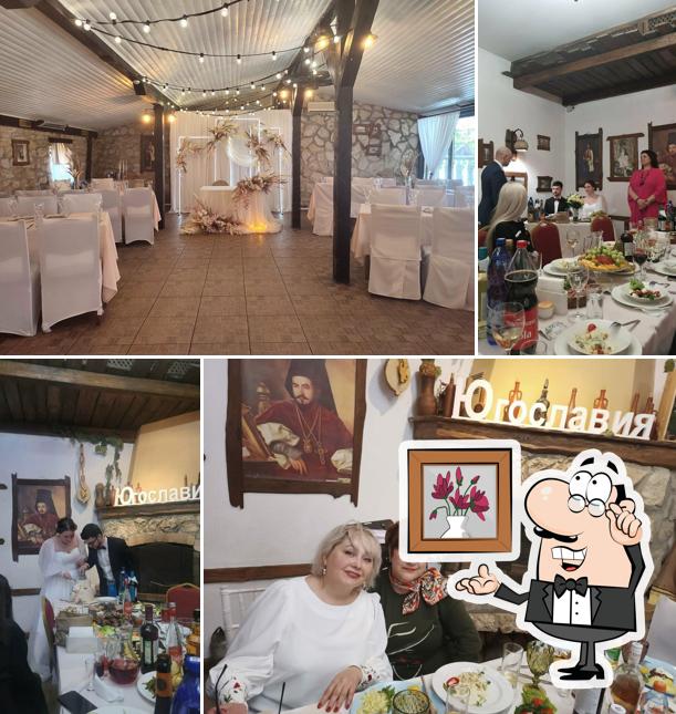 Посмотрите на внутренний интерьер "Югославии"