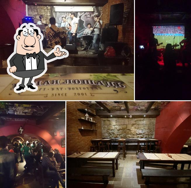 Белая лошадь