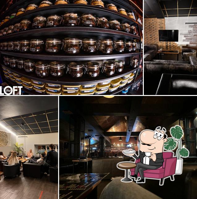 Посмотрите на внутренний интерьер "Кальянной The Loft"