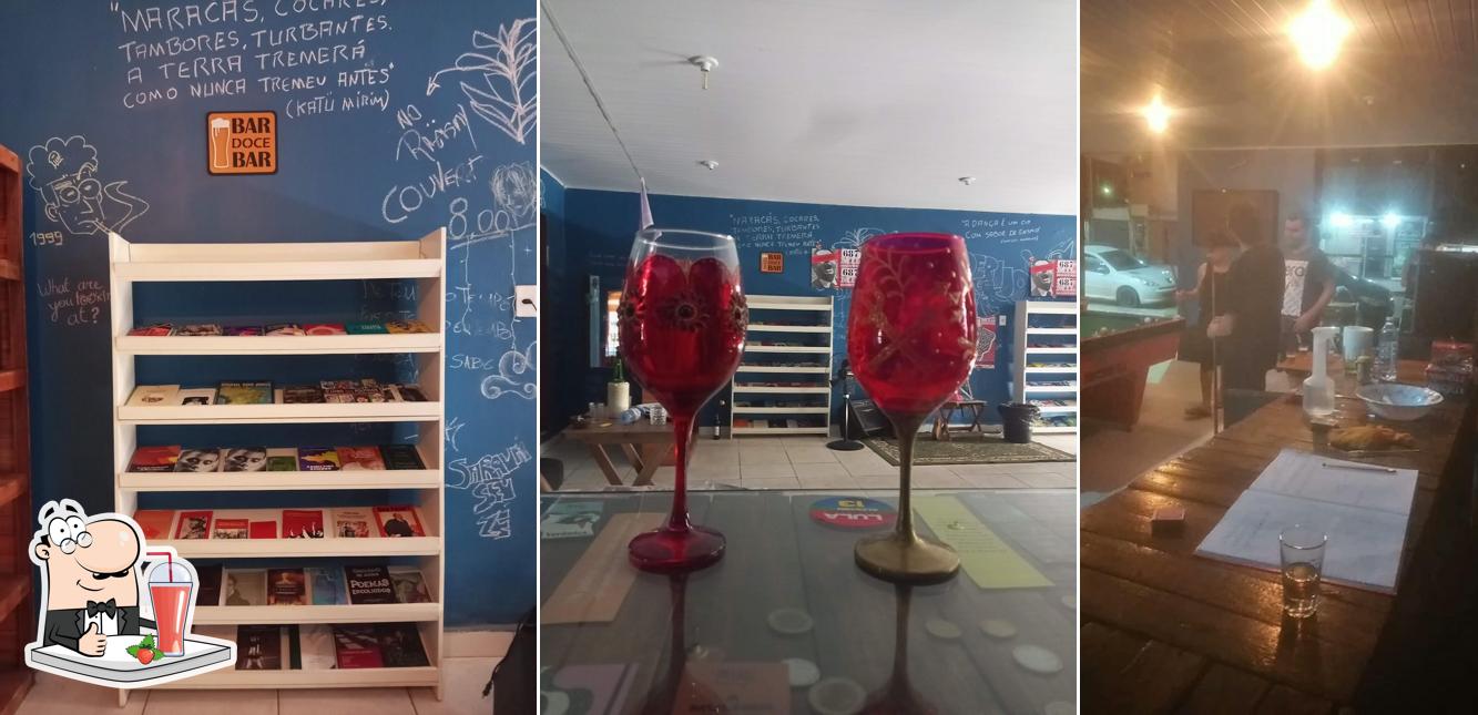 Насладитесь напитками из бара "Esconderijo Bar e Livraria"