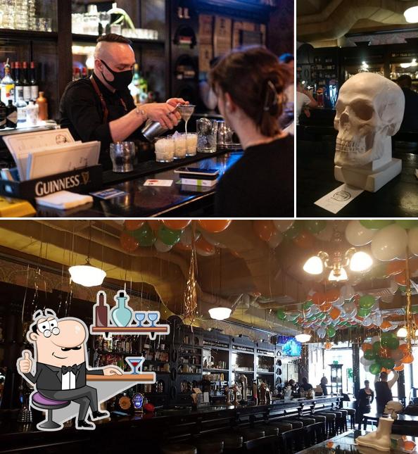 Посмотрите на внутренний интерьер "Mandy's Apothecary"