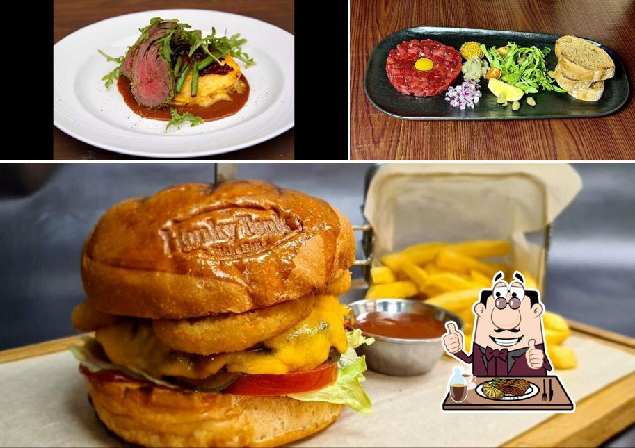 Тартар из говядины в "Хонки Тонк Пианино Бар"