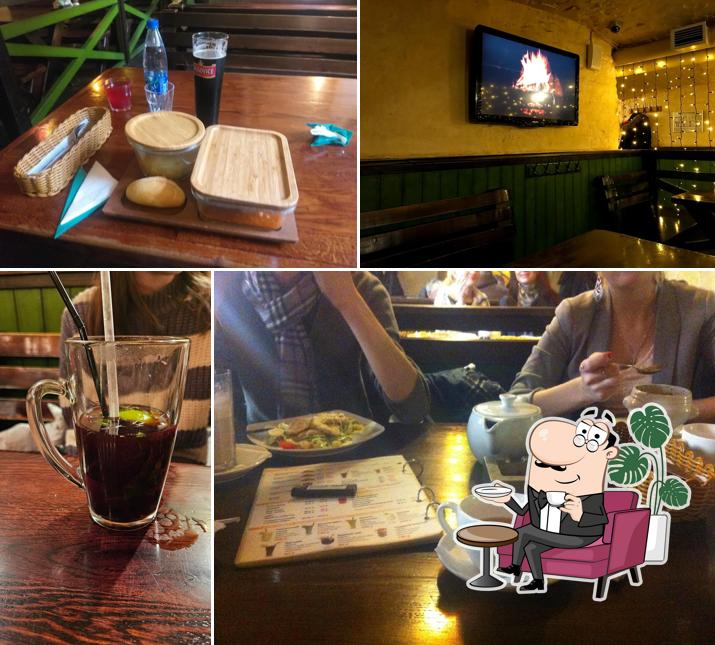 Посмотрите на внутренний интерьер "Сеновала"