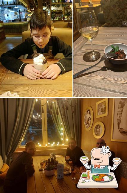 Еда и столики в Osteria Mario