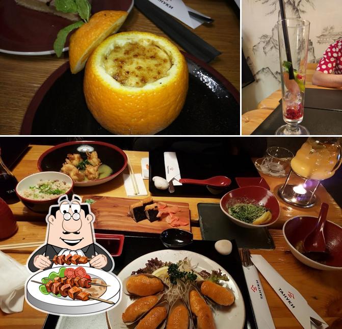 Еда и алкоголь - все это можно увидеть на этом фото из Тануки