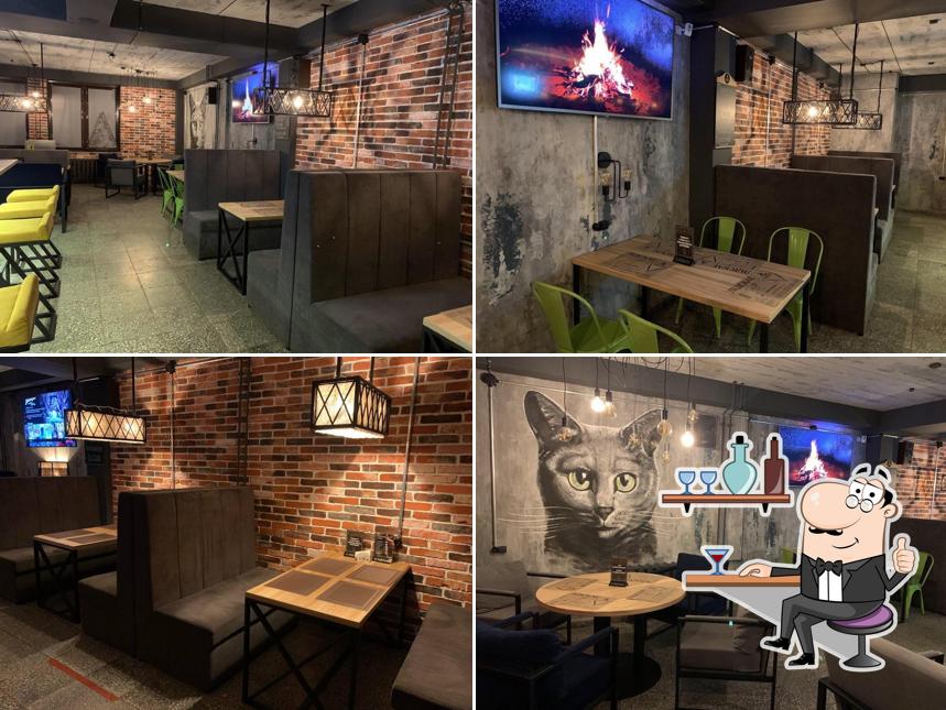 Посмотрите на внутренний интерьер "Изи бар"