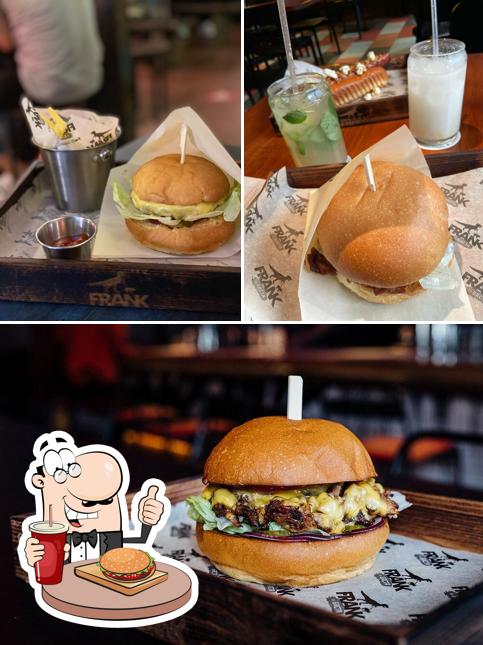 Закажите гамбургеры в "Frank by Баста"