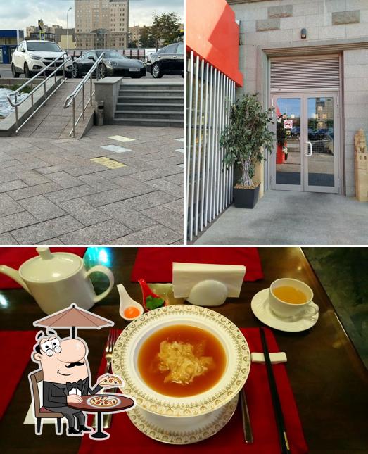 Это фото, где изображены внешнее оформление и еда в Soluxe Kutuzovsky