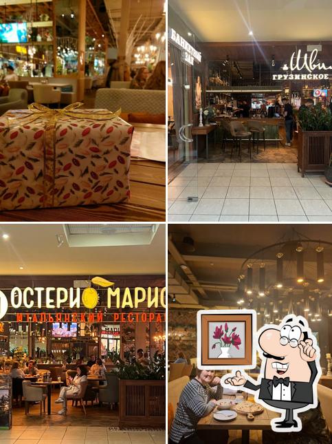 Посмотрите на внутренний интерьер "Osteria Mario"