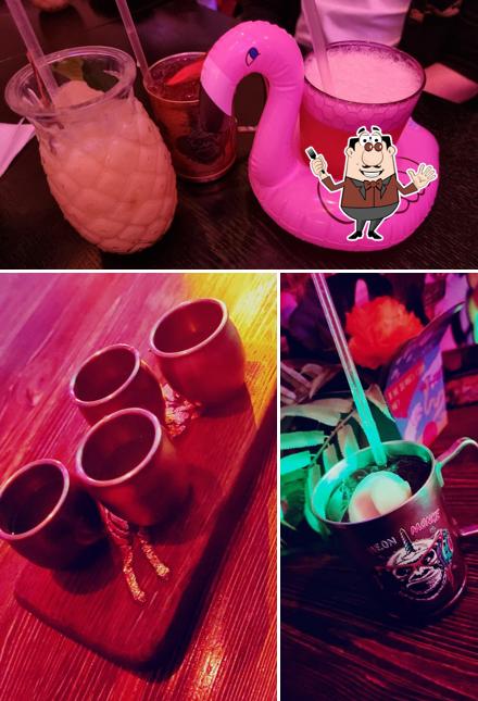 Еда в "Баре Neon Monkey"