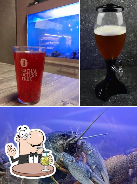 Помимо прочего, в Пиво и Раки есть напитки и еда