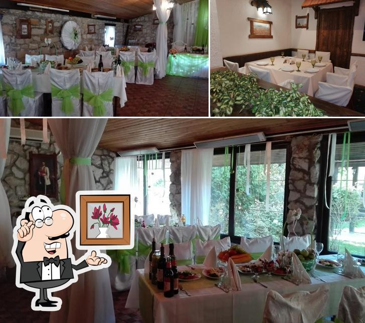 Посмотрите на внутренний интерьер "Югославии"