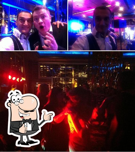 Взгляните на фотографию стейк хауса "Манхэттен Гриль"