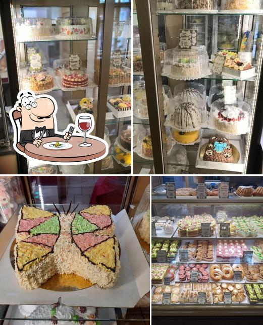 Блюда в "Лакомке"