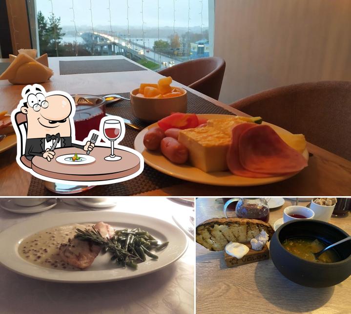 Еда в "Волге"