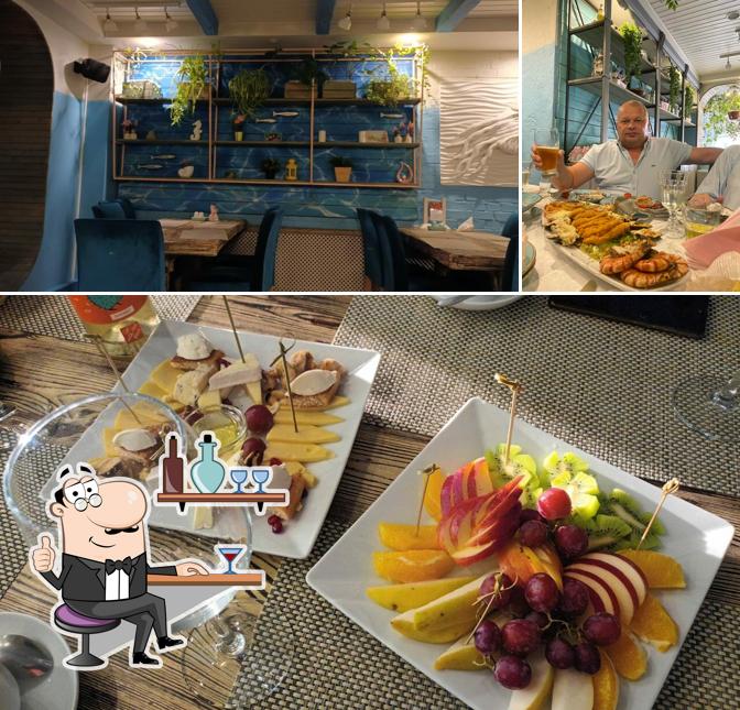 Посмотрите на внутренний интерьер "Ресторана Сен-Тропе"