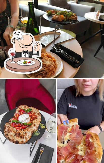 В Vinch есть еда, столики и многое другое