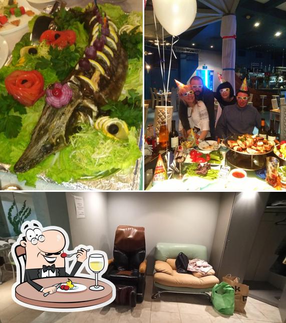 Взгляните на это фото, где видны еда и внутреннее оформление в Викинг