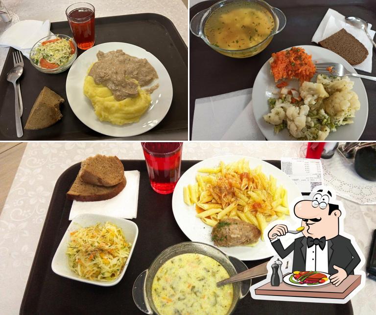 Снимок, на котором видны еда и напитки в Столовая
