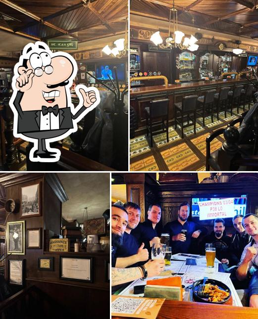 Посмотрите на внутренний интерьер "Майкла Коллинза"