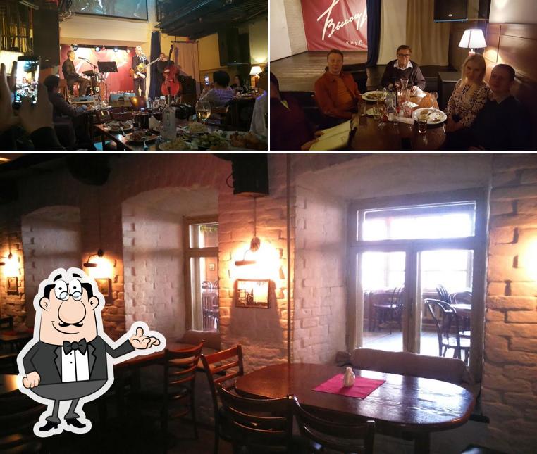 Посмотрите на внутренний интерьер "Высоцкого"