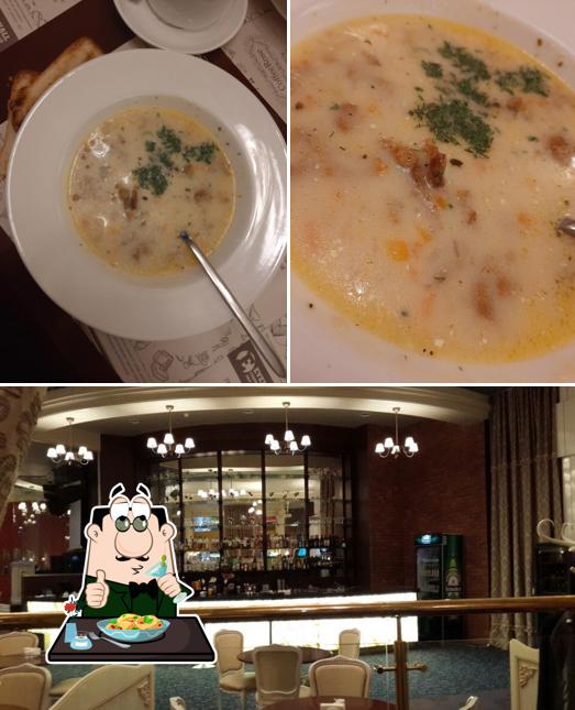 Помимо прочего, в Coffee Rose есть еда и внутреннее оформление