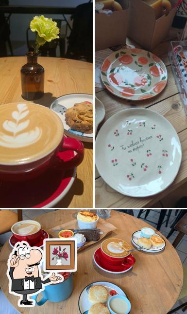 Посмотрите на внутренний интерьер "Кофе он твой"