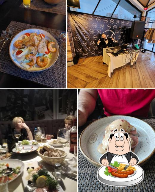 Еда в "Ресторане Чаплине"