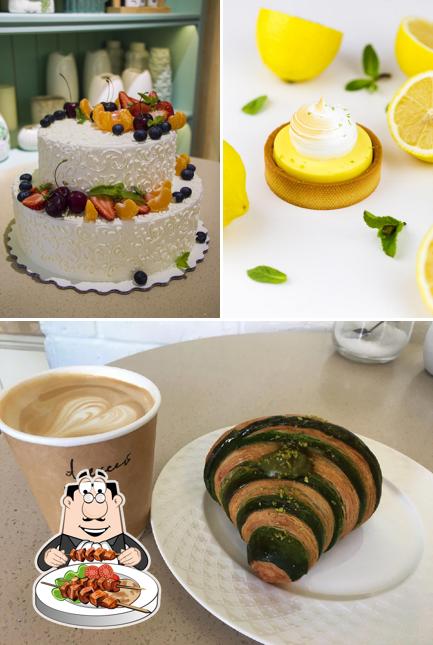 Взгляните на это изображение, где видны еда и напитки в Nikki Forkin Cakes