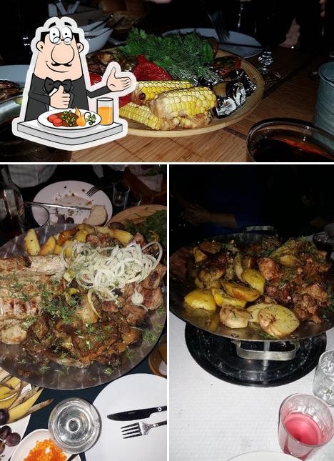 Еда в "CAMEL, кафе"