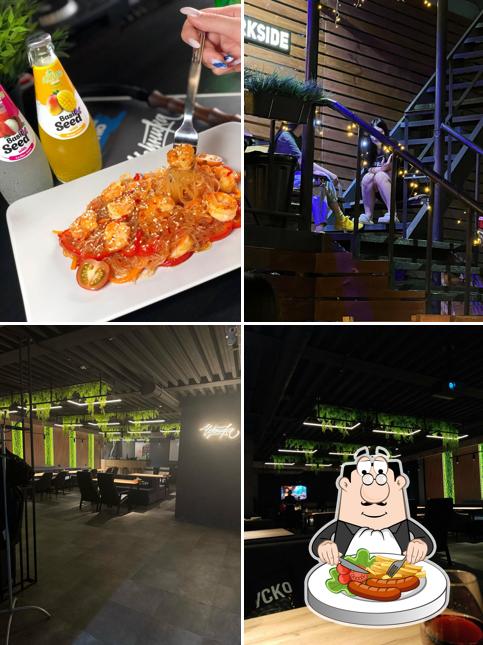 Посмотрите на эту фотографию, где видны еда и внутреннее оформление в Черника