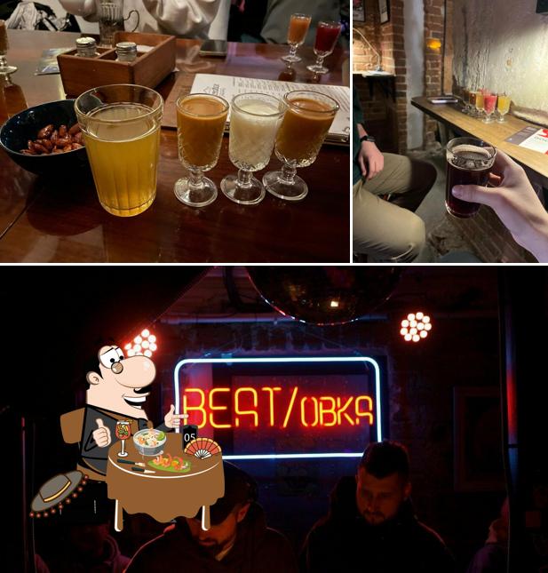 Взгляните на этот снимок, где видны еда и напитки в Ставников