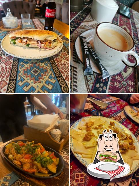 Клубные сэндвичи в "Бута"