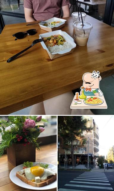 Еда в "Fried Boxes"