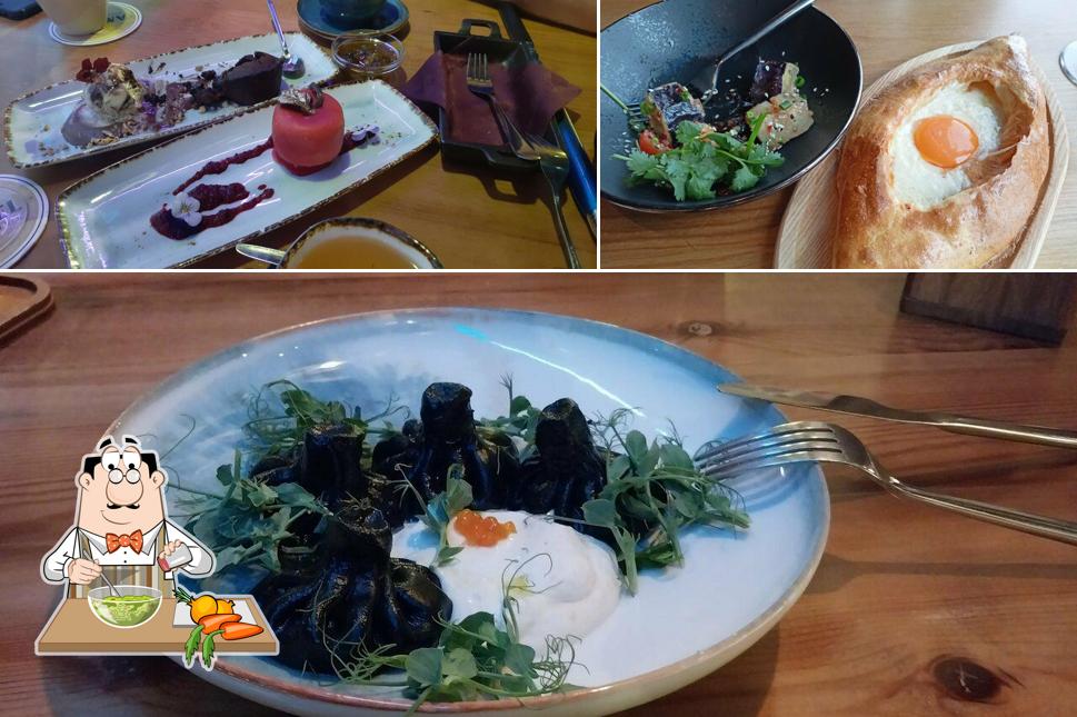 Салат из морских водорослей в "Шафран lounge cafe"